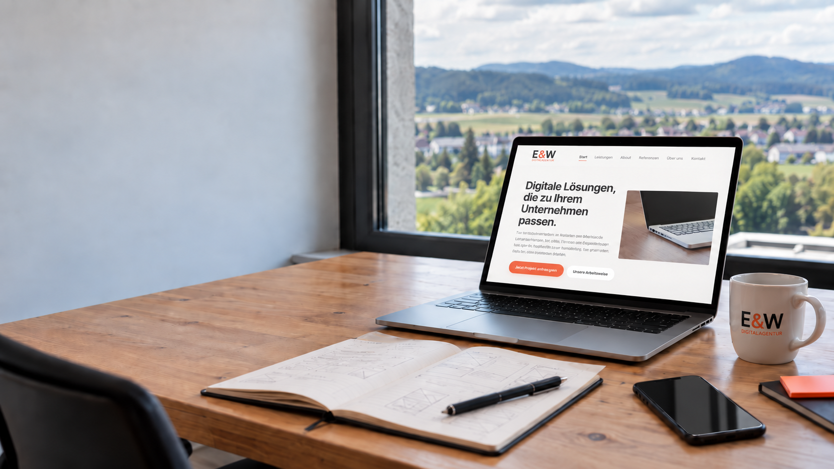 Moderne Website Ansicht mit klarer Navigation, Inhaltsstruktur und Projektanfrage Bereich.